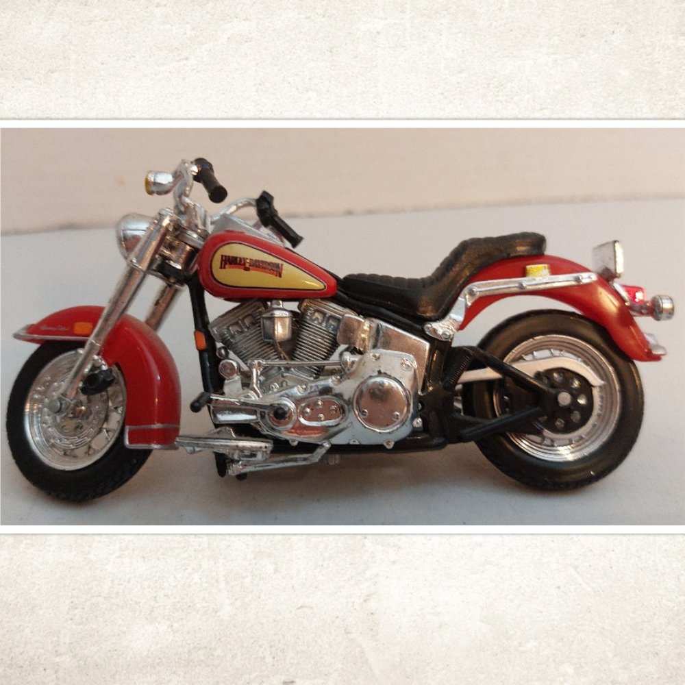 Maisto Harley Davidson Diecast Motorcycle 1:18 Orange